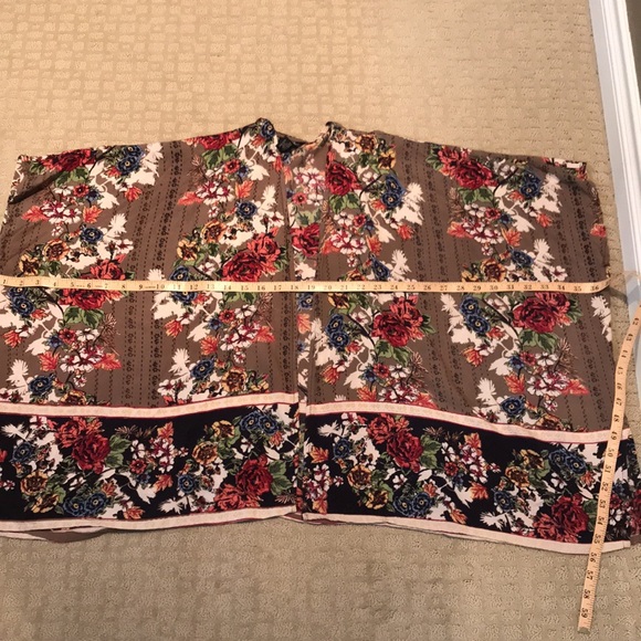 Fabulous colourful open flowy top - Picture 7 of 12